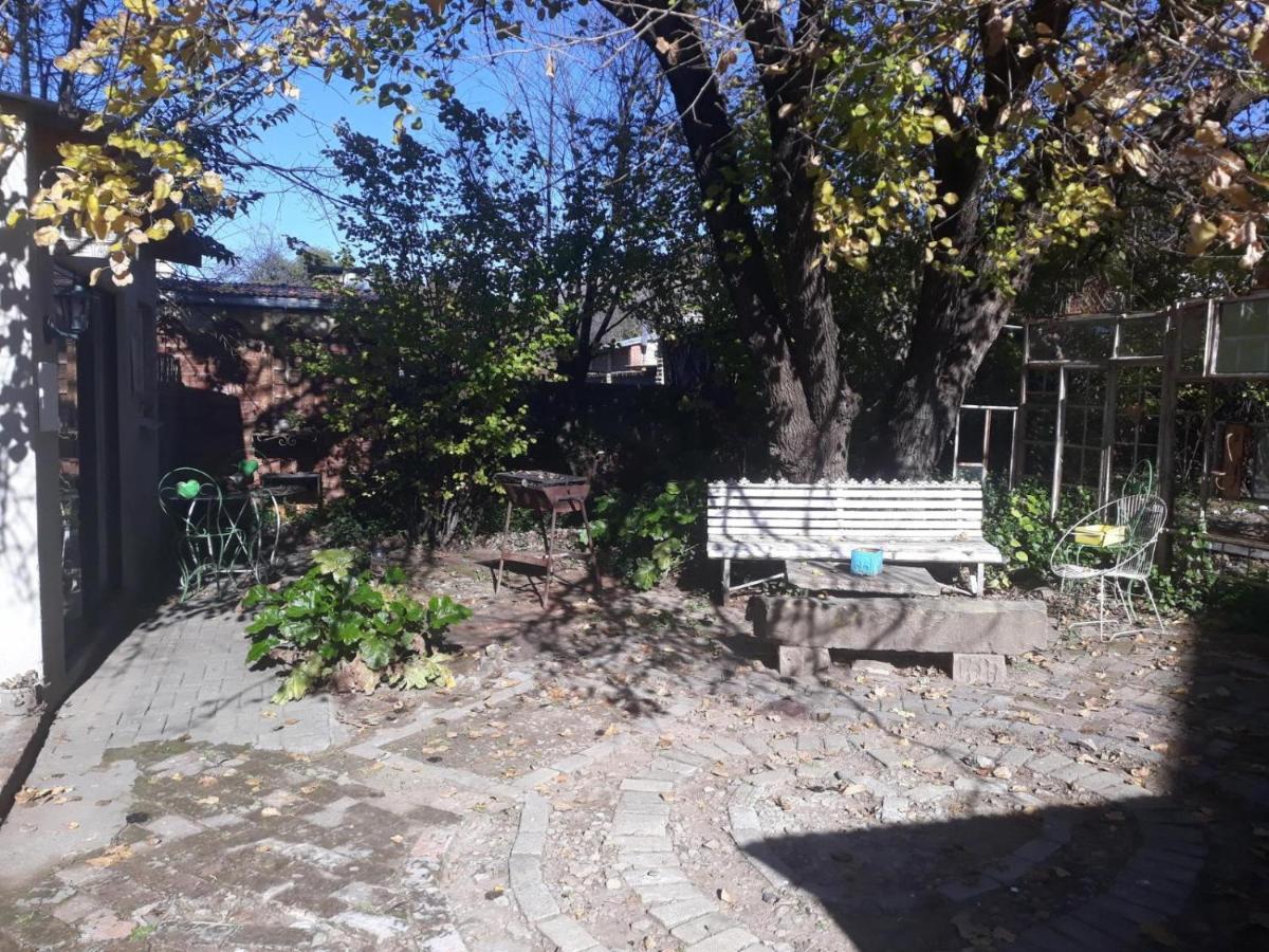 The Green Acorn Guest House Ficksburg Buitenkant foto